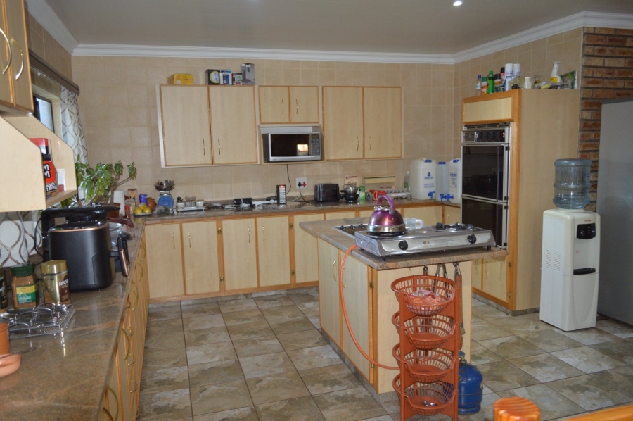 6 Bedroom Property for Sale in Doringkruin North West